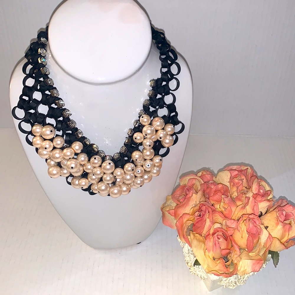 🔴 J.Crew Pearl statement necklace..